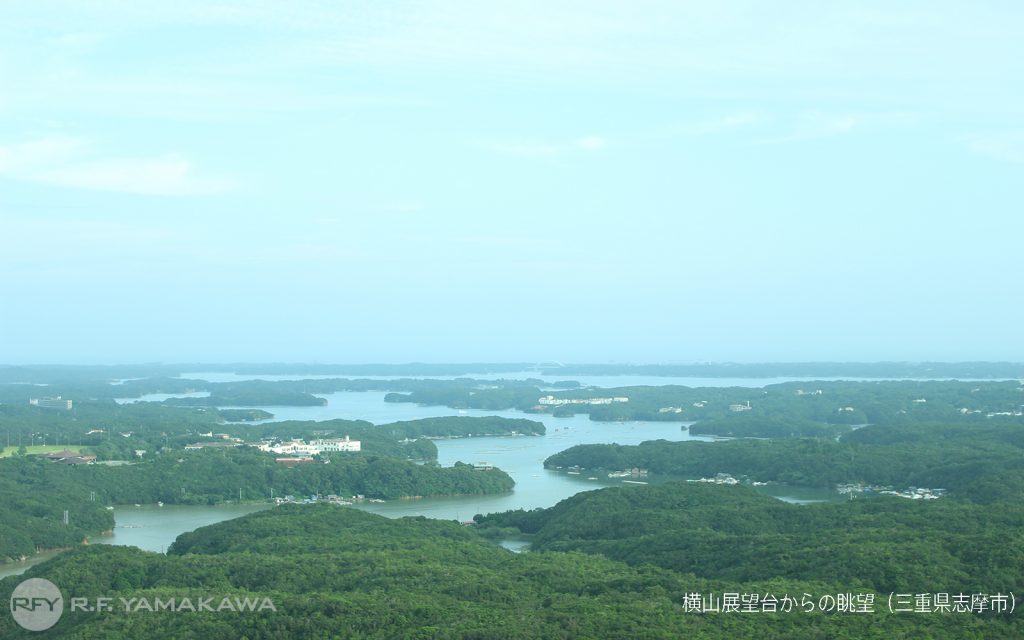 志摩半島南部の美しいリアス式海岸。「横山展望台からの眺望」背景